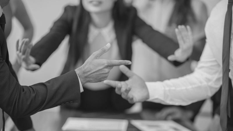 argument black and white